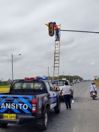Mantenimiento preventivo a sem&aacute;foros de la ATM Centro Guayas - EP