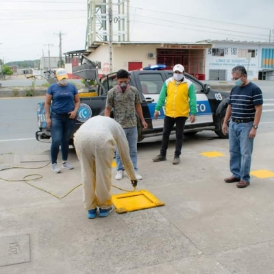 Se&ntilde;al&eacute;tica horizontal para distanciamiento en Lomas de Sargentillo