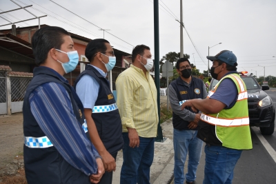 Inspecci&oacute;n de instalaci&oacute;n de b&aacute;culos, para la semaforizaci&oacute;n en Petrillo