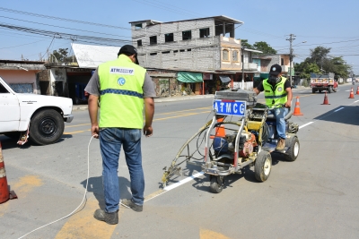 Se&ntilde;alizaci&oacute;n horizontal en Avenida R&iacute;o Amazonas, de Lomas de Sargentillo