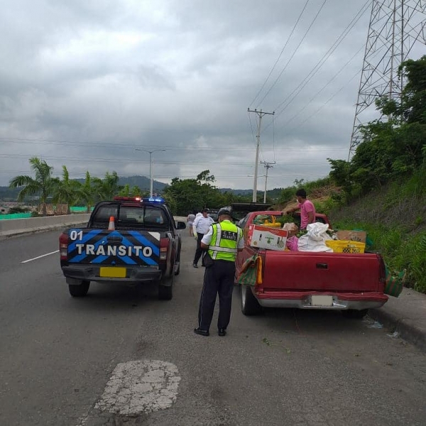Operativo a comerciantes en la parroquia La Aurora