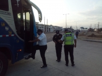 Contin&uacute;an los controles de seguridad en los buses de la parroquia La Aurora