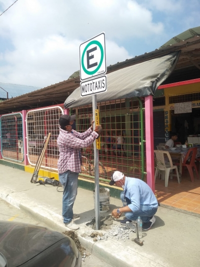Instalaci&oacute;n de se&ntilde;al&eacute;ticas verticales en el cant&oacute;n Salitre