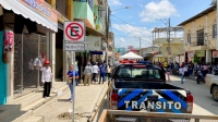 Calle 12 de Diciembre con se&ntilde;alizaci&oacute;n vertical en cant&oacute;n Santa Luc&iacute;a