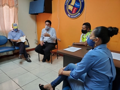 Trabajo en conjunto con CTE y autoridades de Daule para medidas de bioseguridad en el transporte p&uacute;blico