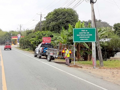 Se&ntilde;al&eacute;tica informativa del nuevo centro de revisi&oacute;n vehicular en el cant&oacute;n Santa Luc&iacute;a