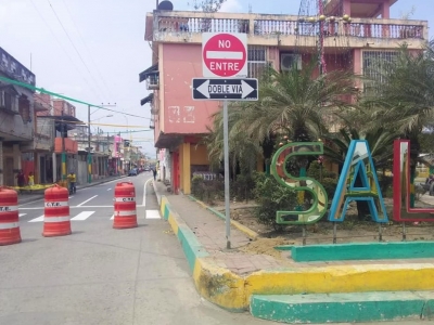 Colocaci&oacute;n de se&ntilde;ales verticales en el cant&oacute;n Salitre