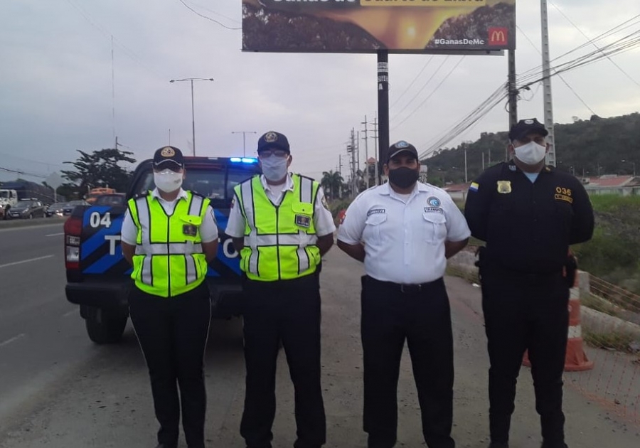 Sin parar con los operativos de control, en la parroquia urbana La Aurora