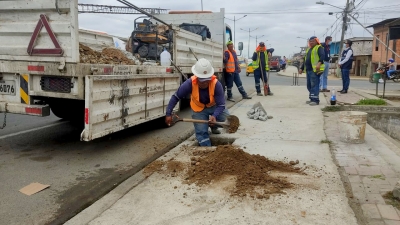 Implementaci&oacute;n de sistemas semaf&oacute;ricos en Nobol, Pedro Carbo, Isidro Ayora y Lomas de Sargentillo